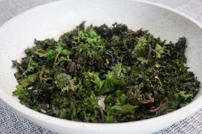 Image of the roasted kale recipe in a pan